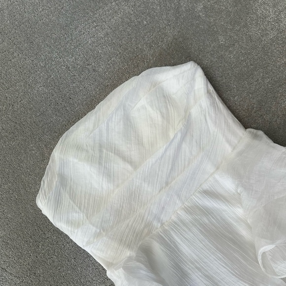 Elegant White Strapless Dress - Picture 5 of 5